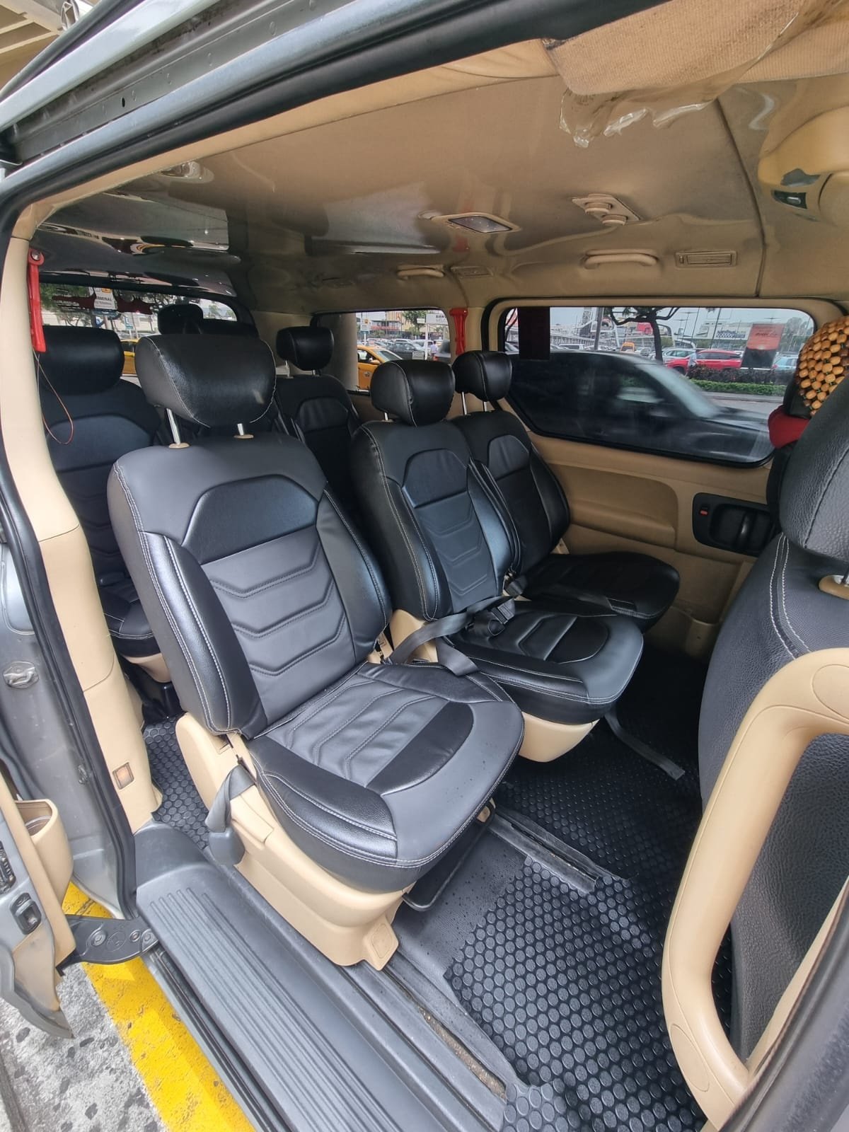 Hyundai H-1 interior