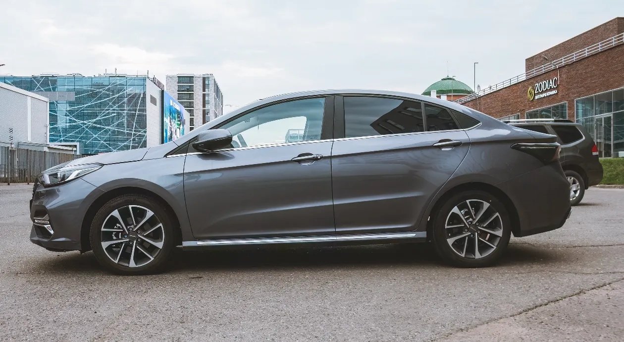 Hyundai Sedan exterior